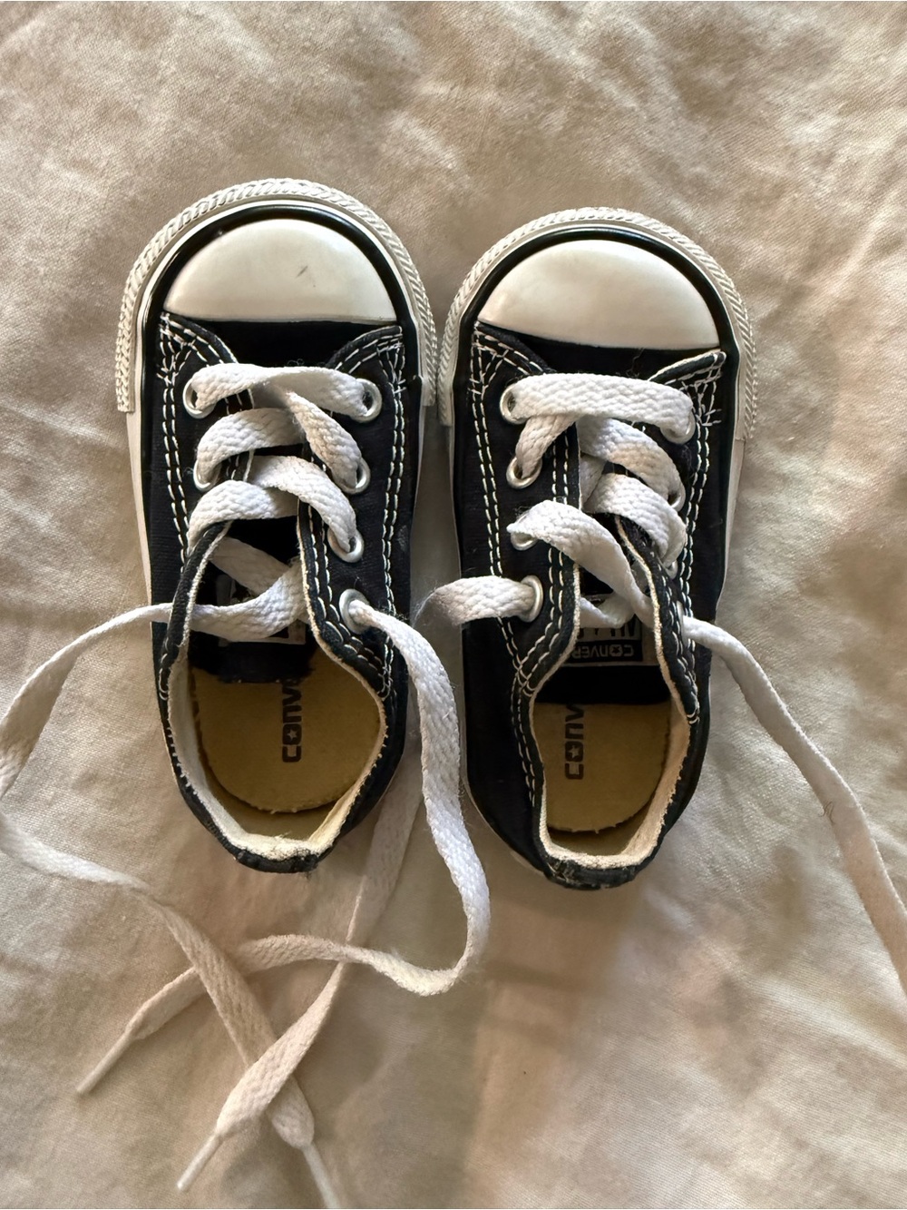 Baby / Toddler converse shoe sneakers size 4 new